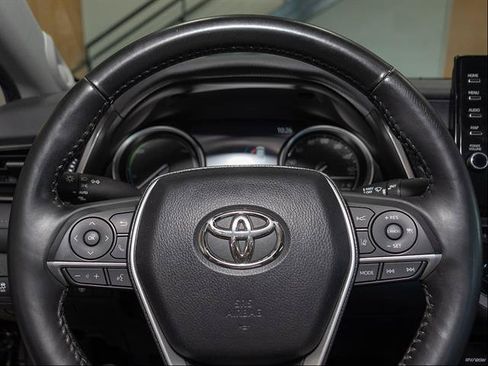 Used 2022 Toyota Camry XLE w/ Navigation Upgrade Package FWD image 12