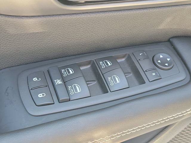 New 2027 Chrysler Pacifica Select FWD image 27