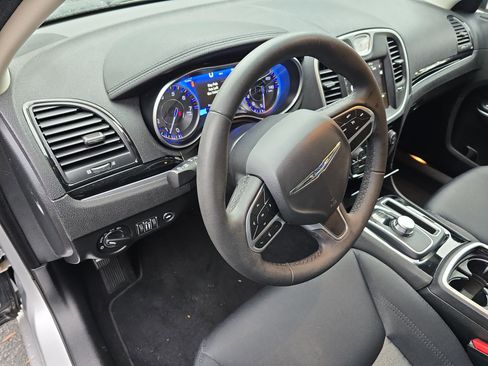 Used 2023 Chrysler 300 Touring w/ Sport Appearance Package image 15