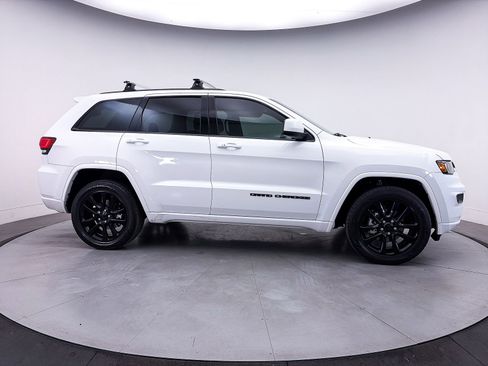 Used 2019 Jeep Grand Cherokee Altitude RWD image 34