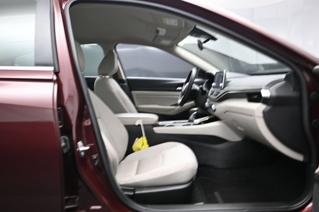 Used 2024 Nissan Altima 2.5 SV FWD image 17