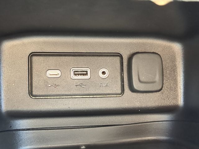 Used 2024 Chevrolet Equinox LT FWD image 26