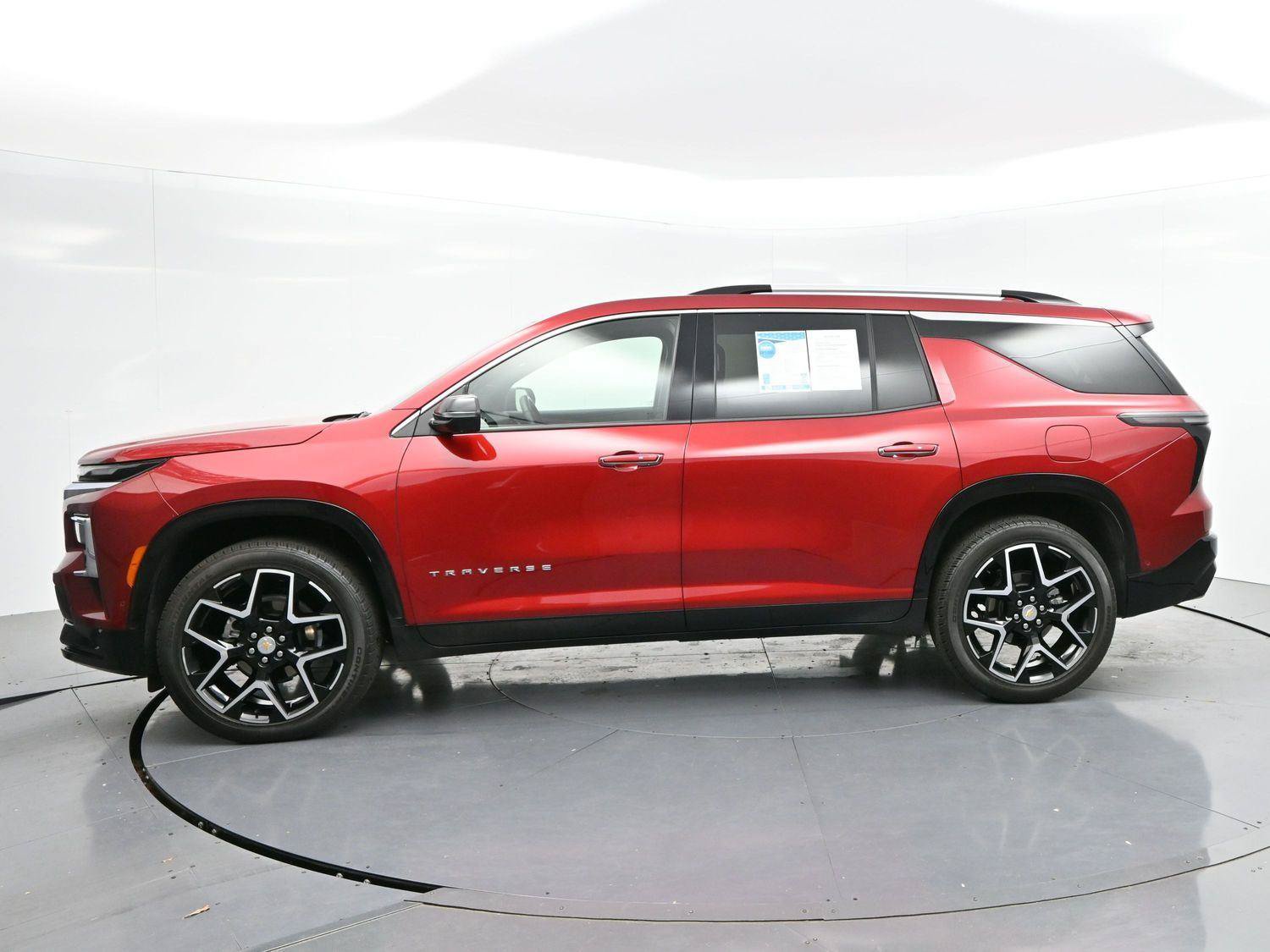 Used 2025 Chevrolet Traverse High Country AWD/4WD image 4