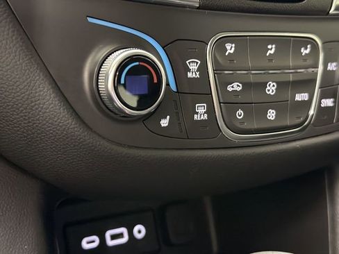 Used 2022 Chevrolet Equinox LT w/ Driver Convenience Package image 28