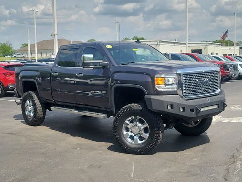 Used 2016 GMC Sierra 2500 Denali w/ Duramax Plus Package AWD/4WD image 18