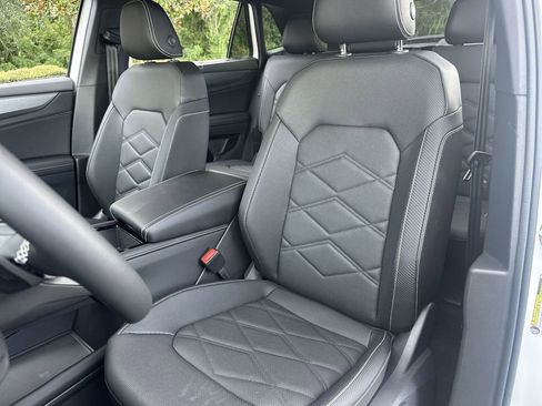 New 2026 Volkswagen Atlas Cross Sport SE image 11