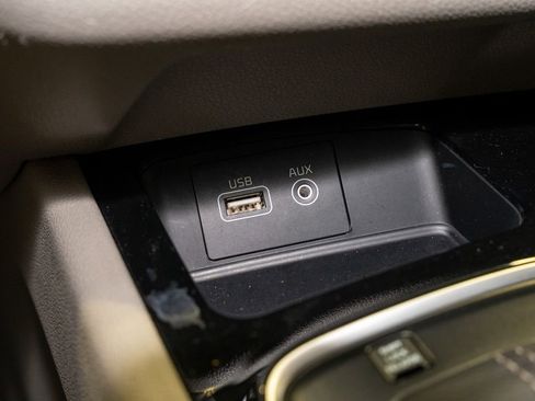 Used 2015 Kia Sedona SX image 16