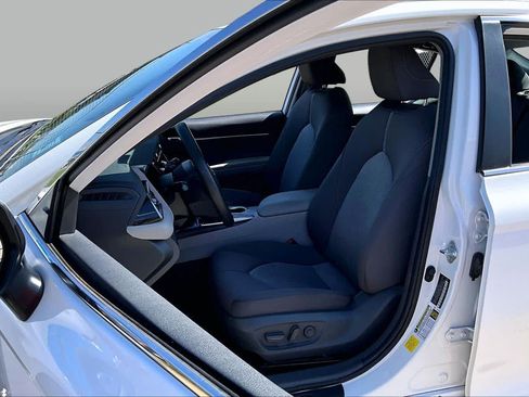 Used 2021 Toyota Camry LE FWD image 8