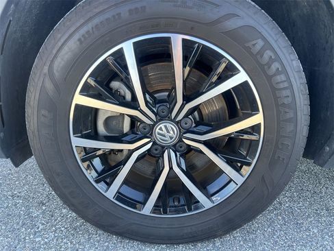 Used 2021 Volkswagen Tiguan SE image 18