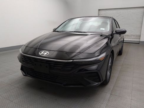 Used 2025 Hyundai Elantra Hybrid FWD image 15