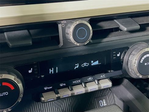 Used 2024 Toyota Tacoma TRD Off-Road image 15