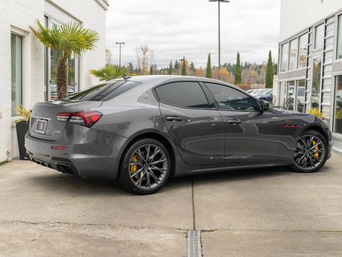 Used 2022 Maserati Ghibli Trofeo image 7