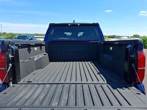 Used 2025 Toyota Tacoma SR5 AWD/4WD image 29