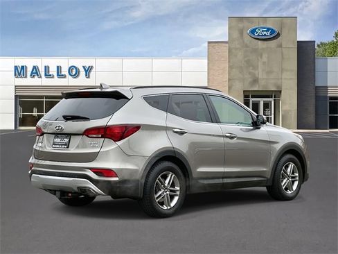 Used 2018 Hyundai Santa Fe Sport image 2
