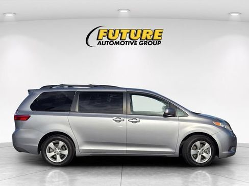 Certified 2017 Toyota Sienna LE FWD image 4