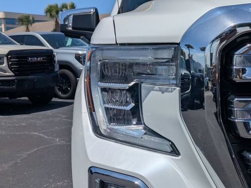 Used 2019 GMC Sierra 1500 SLT w/ SLT Premium Package AWD/4WD image 9