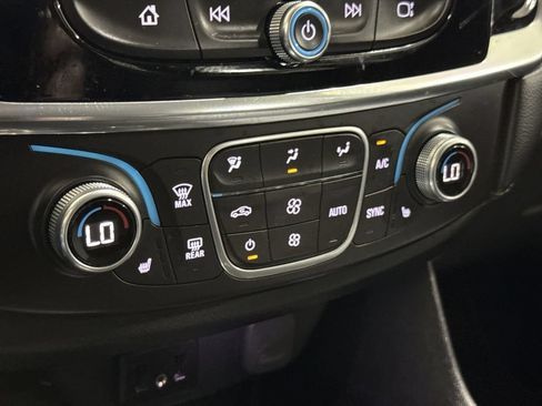 Used 2018 Chevrolet Traverse LT FWD image 16
