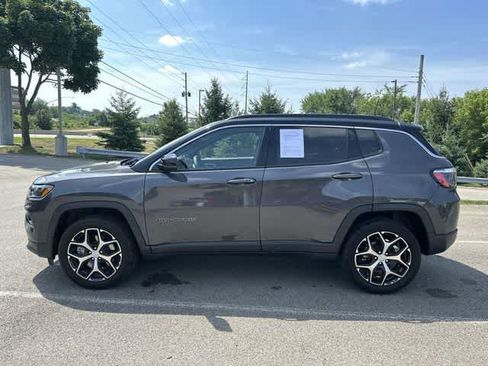 Used 2024 Jeep Compass Limited AWD/4WD image 2