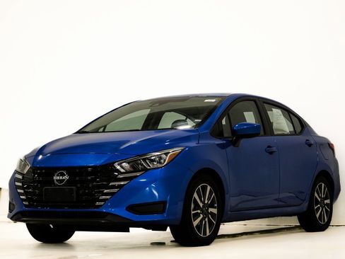 Used 2023 Nissan Versa SV image 3