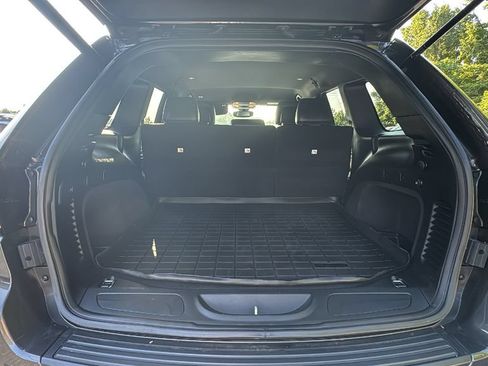 Used 2019 Jeep Grand Cherokee Altitude AWD/4WD image 27