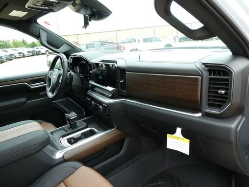 New 2026 Chevrolet Silverado 1500 High Country AWD/4WD image 15