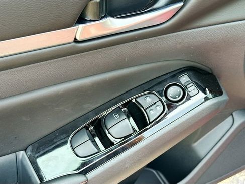 New 2025 Nissan Altima 2.5 SR image 16