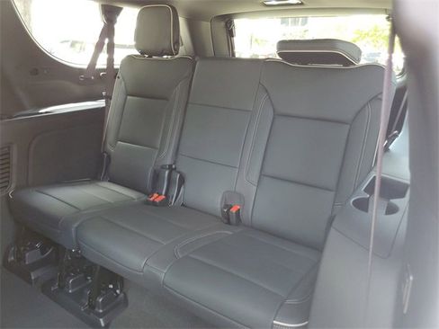 New 2025 Chevrolet Suburban Premier image 6