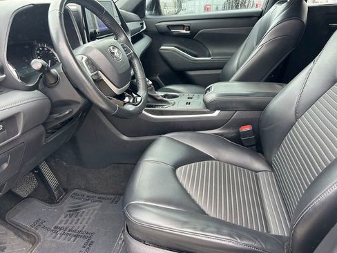 Used 2023 Toyota Highlander XSE image 11