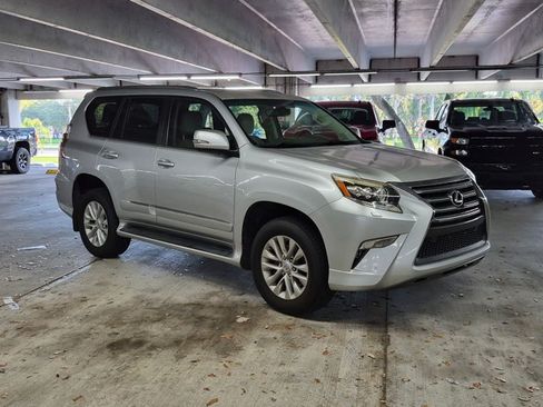 Used 2016 Lexus GX 460 w/ Premium Package AWD/4WD image 3