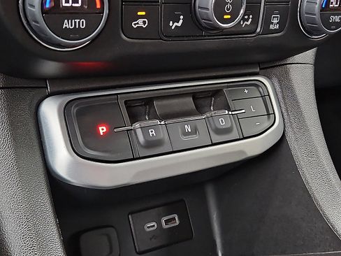 Used 2023 GMC Acadia SLE w/ Driver Convenience Package AWD/4WD image 14