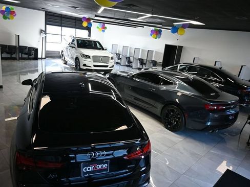 Used 2020 Chevrolet Camaro LT RWD image 6