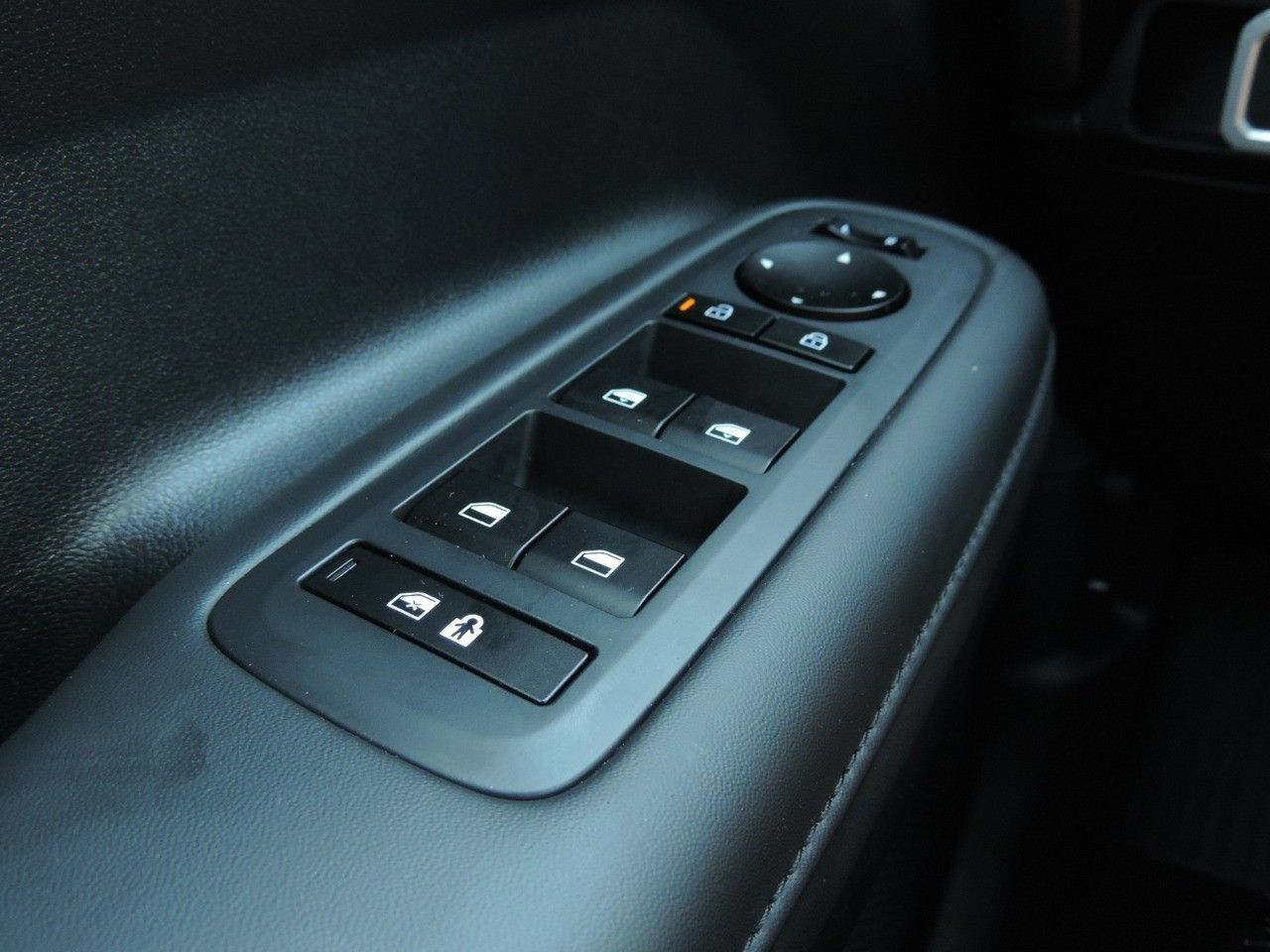 Used 2025 Hyundai Santa Fe SEL FWD image 24