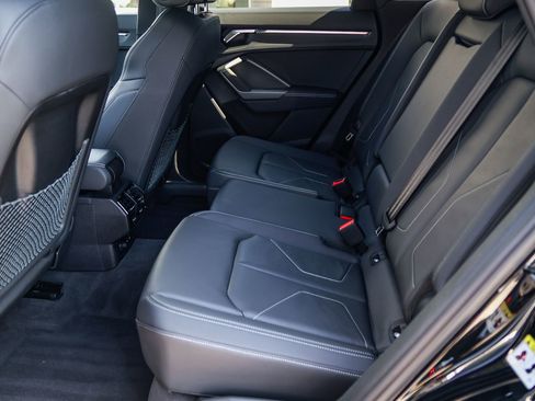 Certified 2024 Audi Q3 2.0T Premium image 18