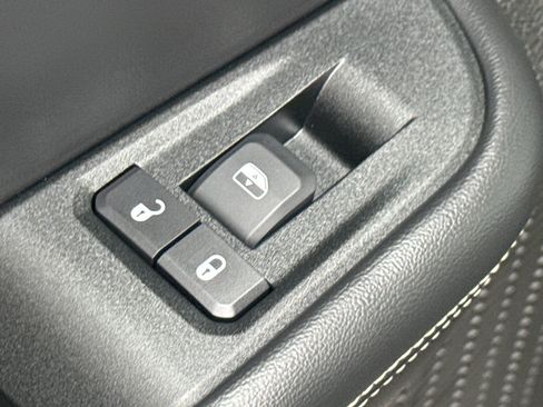 Used 2024 Jeep Grand Cherokee L Altitude AWD/4WD image 30