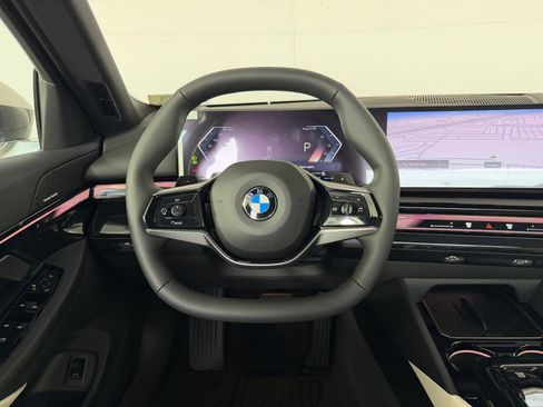 Used 2027 BMW 530i w/ Convenience Package RWD image 28