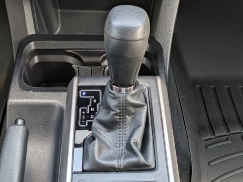 Used 2018 Toyota Tacoma SR5 RWD image 21