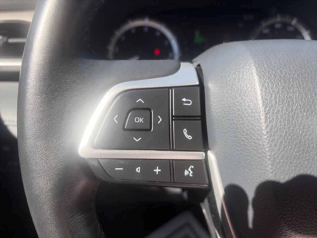 Used 2023 Toyota Highlander XLE AWD/4WD image 32