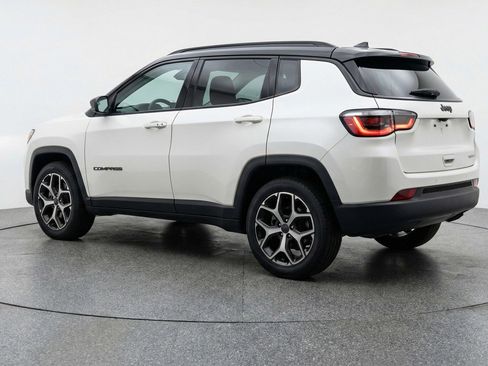 Used 2025 Jeep Compass Limited AWD/4WD image 5