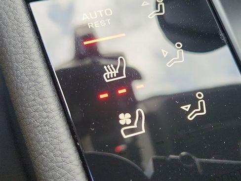 New 2026 Porsche Macan Turbo image 18