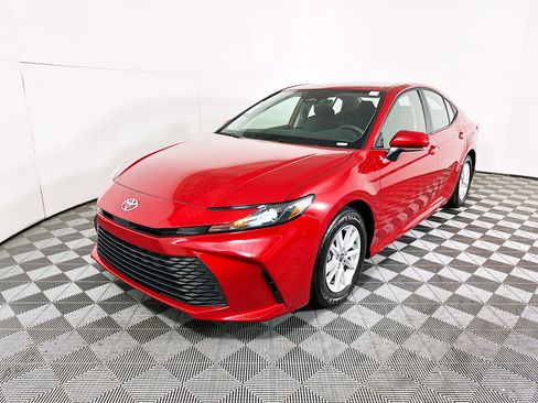 Used 2025 Toyota Camry LE FWD image 7