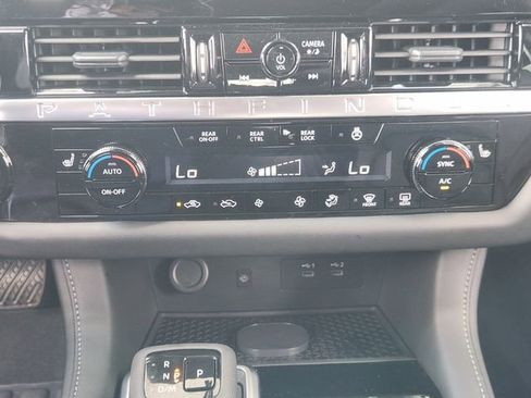 Used 2026 Nissan Pathfinder SL w/ SL Premium Package FWD image 15