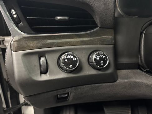 Used 2018 Cadillac Escalade Platinum AWD/4WD image 21