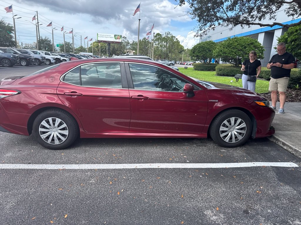 Used 2019 Toyota Camry LE FWD image 4