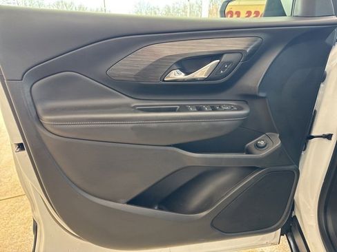 Used 2023 GMC Terrain SLE w/ Driver Convenience Package image 13