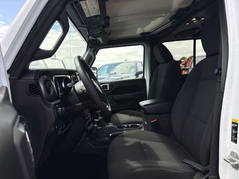 Used 2023 Jeep Wrangler Unlimited w/ Cold Weather Group AWD/4WD image 9