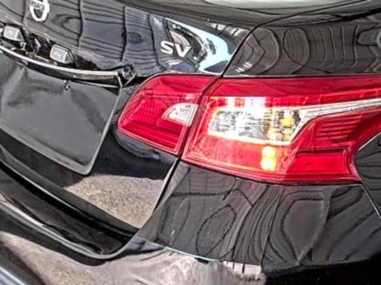 Used 2018 Nissan Sentra SV FWD image 8