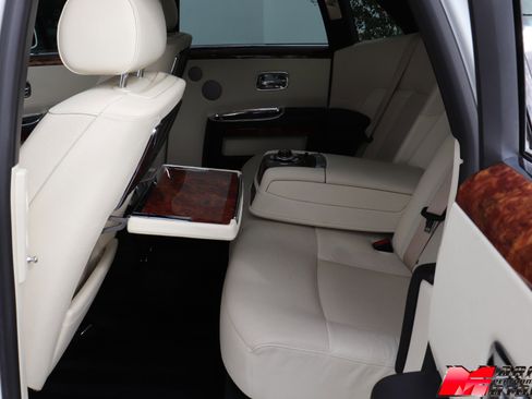 Used 2010 Rolls-Royce Ghost image 18
