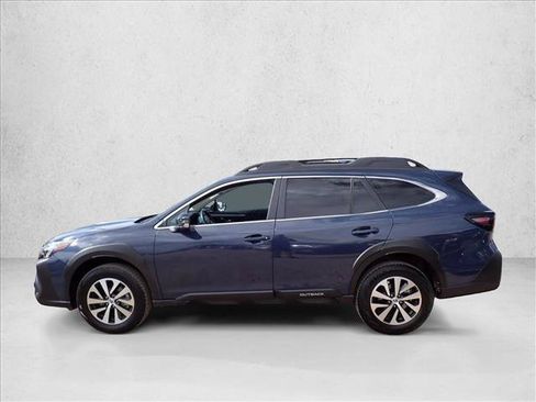 Used 2025 Subaru Outback Premium AWD/4WD image 2