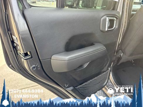 Used 2023 Jeep Gladiator Overland image 22