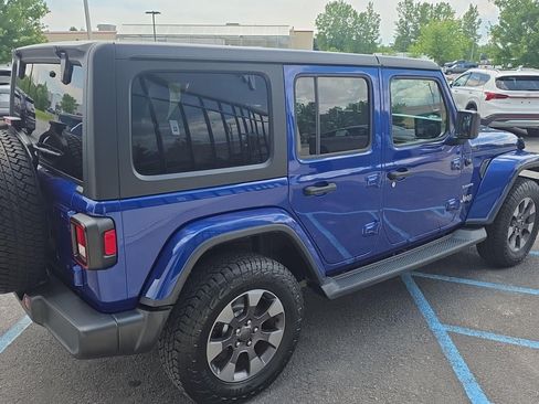 Used 2018 Jeep Wrangler Unlimited Sahara w/ Cold Weather Group AWD/4WD image 11